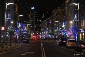 Oświetlona ul. Świętojańska // fot. Michał Puszczewicz