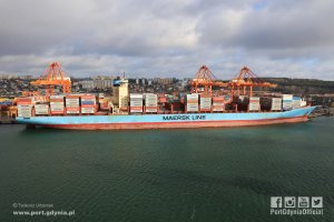 Największy kontenerowiec w historii Gdyni // fot. Tadeusz Urbaniak / www.port.gdynia.pl