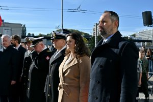 Tomasz Szturo &ndash; doradca społeczny prezydenta RP i posłanka Dorota Arciszewska-Mielewczyk podczas uroczystości z okazji 87. rocznicy pierwszych wysiedleń Gdynian 