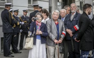 Odsłonięcie tablicy poświęconej oficerom polskiej Marynarki Wojennej 