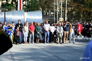 Mieszkańcy biorący udział w uroczystości z okazji 84. rocznicy utworzenia Polskiego Państwa Podziemnego 
