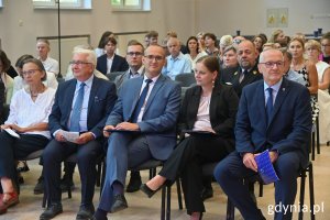 Na zdj. m.in. prezydent Aleksandra Kosiorek, dyrektor III LO Wiesław Kosakowski i wicewojewoda pomorski Emil Rojek