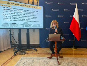 Dr Joanna Leman, kierowniczka Referatu Wsp&oacute;łpracy z Zagranicą Urzędu Miasta Gdyni podczas briefingu w Warszawie
