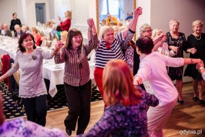 Tańczący seniorzy