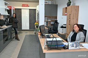 Pracownice firmy Okland w salonie przy ul. Unruga 11 