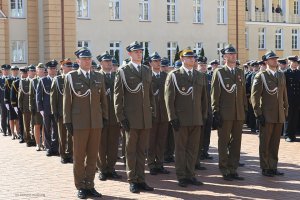 Promocja oficerska na terenie kampusu Akademii Marynarki Wojennej w Gdyni, fot. mat. prasowe AMW / Krzysztof Miłosz