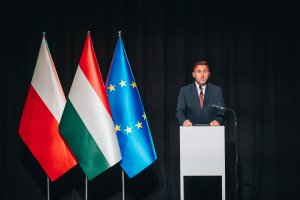 Piotr Borawski, zastępca prezydent Gdańska, podczas spotkania w Europejskim Centrum Solidarności z okazji 70. rocznicy wybuchu powstania węgierskiego 