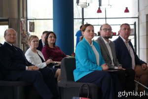 Na zdjęciu: prezydent gdyni Aleksandra Kosiorek, dyrektor zarządzający Mariusz Bzdęga, radny Arkadiusz Dzierżyński oraz kontradmirał Czesław Dyrcz, laureat Nagrody im. kpt. Leszka Wiktorowicza wraz z żoną (fot. Magdalena Starnawska)
