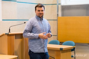 Nikodem Czajkowski, członek Rady ds. Mężczyzn w Gdyni, podczas pierwszego posiedzenia rady
