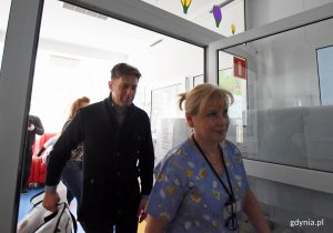 Odwiedziny aktora Rafała Królikowskiego na oddziale pediatrycznym i chirurgii dziecięcej w gdyńskim szpitalu, fot. Kamil Złoch