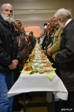 Gdyńskie śniadanie wielkanocne dla samotnych i potrzebujących, fot. Dawid Linkowski