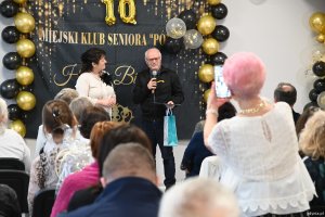 Życzenia seniorom składa Jerzy Uklejewski z Rady Dzielnicy Śr&oacute;dmieście