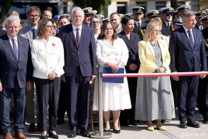 Na zdjęciu m.in.: Małgorzata Kidawa-Błońska, marszałek Senatu RP, senator Sławomir Rybicki, prezydent Gdyni Aleksandra Kosiorek, radna miasta Agnieszka Tokarska, Beata koniarska, członkini zarządu PGZ Stocznia Wojenna, Agnieszka Baranowska, członkini zarządu wojew&oacute;dztwa pomorskiego i poseł Michał Kowalski