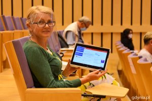 Od najbliższej sesji radni korzystać będą z systemu eSesja. Na zdjęciu radna Elżbieta Sierżęga // fot. Dorota Nelke