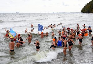 Początek sezonu na morsowanie na gdyńskiej plaży, fot. Kamil Złoch