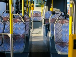 Projekty Karoliny Kurpiewskiej-Berendt zwyciężyły w konkursie na artystyczne projekty obić siedzisk i oparć w pojazdach komunikacji miejskiej w Gdyni 