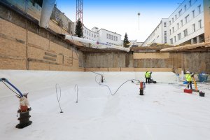 Prace na placu budowy trzeciego etapu rozbudowy Sądu Rejonowego w Gdyni 