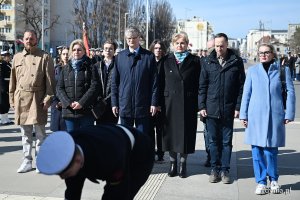 Miejskie uroczystości związane z 81. rocznicą zakończenia walk o wyzwolenie Gdyni pod Pomnikiem Polski Morskiej (fot. Michał Puszczewicz)