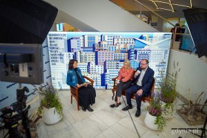 Goście studia „Gdynia Filmowa”: Agata Kozierańska-Burda i Mariusz Bzdęga oraz prowadząca Magda Śliżewska