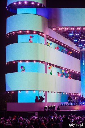 Scena nawiązywała do gdyńskiego modernizmu (fot. Karol Stańczak)