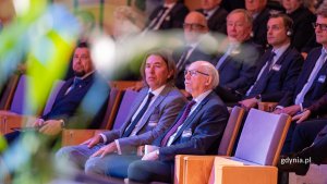Uczestnicy 23. Forum Gospodarki Morskiej w Gdyni. Na zdj. m.in. Janusz Lewandowski, ekonomista i europoseł 