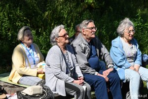 Seniorzy na pikniku na Polance Redłowskiej