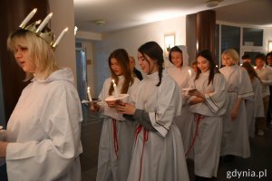 Uczniowie śpiewają szwedzkie pieśni// fot. Karolina Szypelt