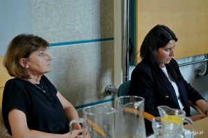Mariola Śrubarczyk-Cichowska – wiceprzewodnicząca Rady Miasta Gdynia i radna miasta Małgorzata Wójcik podczas spotkania w Urzędzie Miasta Gdyni 