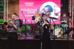 Zesp&oacute;ł Boskie Ciałko Project podczas występu