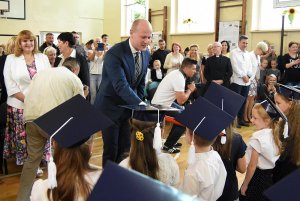 Rozpoczęcie roku szkolnego 2017/2018 w SP nr 10 w Gdyni Chyloni // fot. M. Puszczewicz