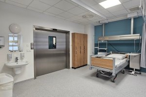Jedna z sal zmodernizowanego Oddziału Chirurgii Ogólnej Szpitala św. Wincentego a Paulo w Gdyni