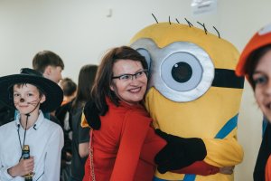 Dzieci w bajkowych strojach w ZSP nr 2 w Gdyni