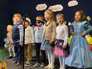 Dzieci z Młodzieżowego Domu Kultury na scenie