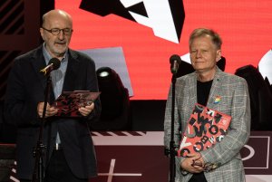 Zbigniew Kruszyński i prof. Aleksander Nawarecki - członkowie kapituły Nagrody Literackiej Gdynia podczas gali w Muzeum Emigracji // fot. Anna Rezulak