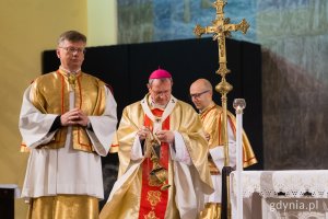 Trzech kapałnów za ołtarzem