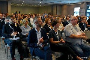 Uczestnicy III Konferencji &bdquo;Branża wodno-kanalizacyjna &ndash; Ochrona i bezpieczeństwo infrastruktury krytycznej. Reagowanie w sytuacjach kryzysowych&rdquo; zgromadzeni w jednej z sal Hotelu Mercure