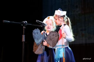  &bdquo;Ahoj, hip, hip hura, Gdynia 100 lat ma&rdquo;. Na zdjęciu dzieci z Przedszkola Nr 11 w Gdyni (fot. Katarzyna Balcerzak)