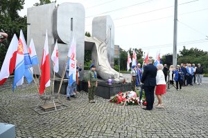 Uroczystości pod pomnikiem Ofiar Grudnia 1970 w ramach gdyńskich obchodów 45. rocznicy zakończenia strajków i podpisania porozumień sierpniowych (fot. Michał Puszczewicz)