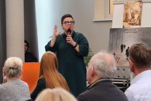 Spotkanie w ZSA-E w Gdyni, na zdjęciu wicedyrektorka ZSA-E Izabela Niewiadomska (fot. Katarzyna Balcerzak)