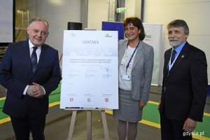 Od lewej: Wojciech Dąbrowski, prezes Zarządu PGE Energia Ciepła, Elżbieta Kowalewska, dyrektor PGE Energia Ciepła Oddział Wybrzeże i Janusz Różalski, prezes Zarządu OPEC, fot. Jan Ziarnicki.