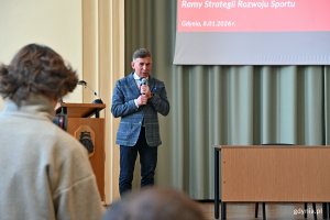 Robert Korzeniowski - wielokrotny mistrz olimpijski i doradca ministra sportu i turystyki ds. Strategii Rozwoju Polskiego Sportu 2040 otwierający warsztaty dotyczące tworzenia Strategii Rozwoju Polskiego Sportu 2040 