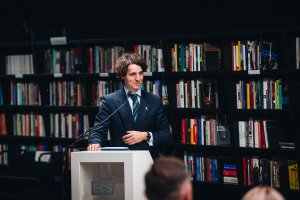 P&eacute;ter N&aacute;ndor Kert&eacute;sz &ndash; konsul generalny Węgier w Gdańsku podczas spotkania w Europejskim Centrum Solidarności z okazji 70. rocznicy wybuchu powstania węgierskiego
