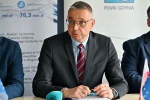 Jacek Kieloch &ndash; prezes zarządu PEWIK Gdynia podczas spotkania dotyczącego podpisania umowy na wymianę wodomierzy 
