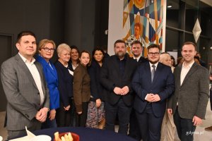 Na zdjęciu (od lewej) m.in.: wiceprezydent Gdyni Maciej Zielonka, radna Teresa Bysewska, radna Larysa Kramin, przewodniczący Rady Miasta Tadeusz Szemiot, radny Norbert Anisowicz (fot. Magdalena Starnawska)