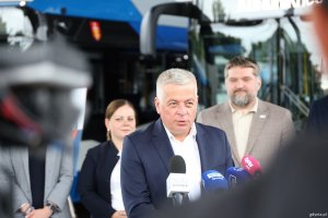Na zdjęciu przewodniczący rady nadzorczej PKA Tomasz Konewka (przy mikrofonie), prezydent Aleksandra Kosiorek i przewodniczący RMG Tadeusz Szemiot