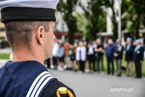 Przedstawiciele służb mundurowych oddali hołd weteranom i uczestnikom misji ONZ w dniu ich święta, fot. Michał Sałata