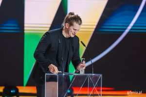 Michał Dymek, laureat nagrody za zdjęcia do filmu „Dziewczyna z igłą” 