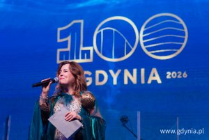 Na scenie Karolina Klawitter z Małej Gdyńskiej Filharmonii 