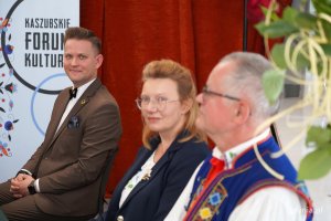 Na zdjęciu prezes ZKP o/Gdynia Adam Labuhn, prezes ZKP Bożena Ugowska oraz członek ZKP o/Gdynia Franciszek Gurski (fot. Karolina Szypelt) 