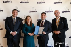 Na zdjęciu Łukasz Kobus, dyrektor Urzędu Miasta,  Aleksandra Kosiorek, prezydent Gdyni, Maciej Zielonka, wiceprezydent Gdyni, Bartłomiej Austen, wiceprezydent Gdyni (fot. Natalia Kawalerowicz)
